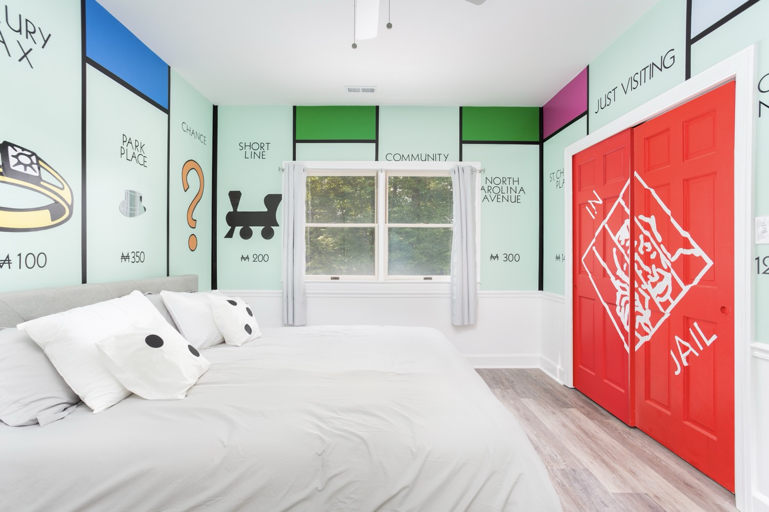 The Free Parking bedroom at Go Lodge